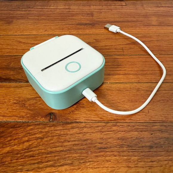 Phomemo T02 Inkless Mini Printer with 3 Roll Pack of Adhesive Paper - Picture 1 of 11